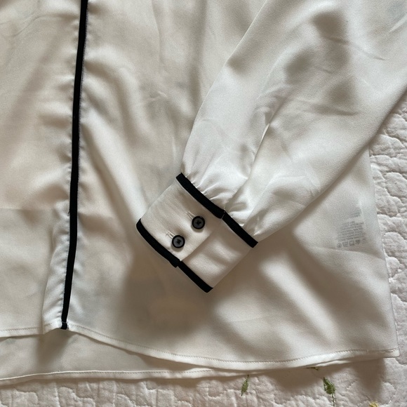 RW&Co Blouse - Picture 2 of 3